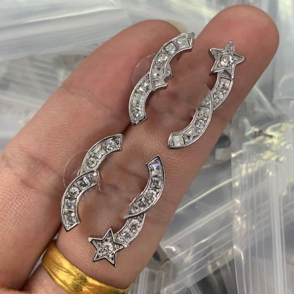 Designer letter pearl diamond pendant ccity gold earrings luxury jewelry for women fashion brand silver wedding high quality vv