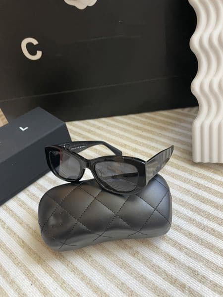 TOP high quality Black sunglasses 5493 Designer Sunglasses men famous fashionable Classic retro luxury brand eyeglass fashion sunglasses for women