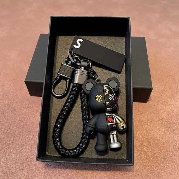 Luxurys designers Keychain Car Key chain Solid color monogrammed Keychains Bear Design versatile Fashion Leisure Men Women Bag Pendant Accessories good nice Q2605