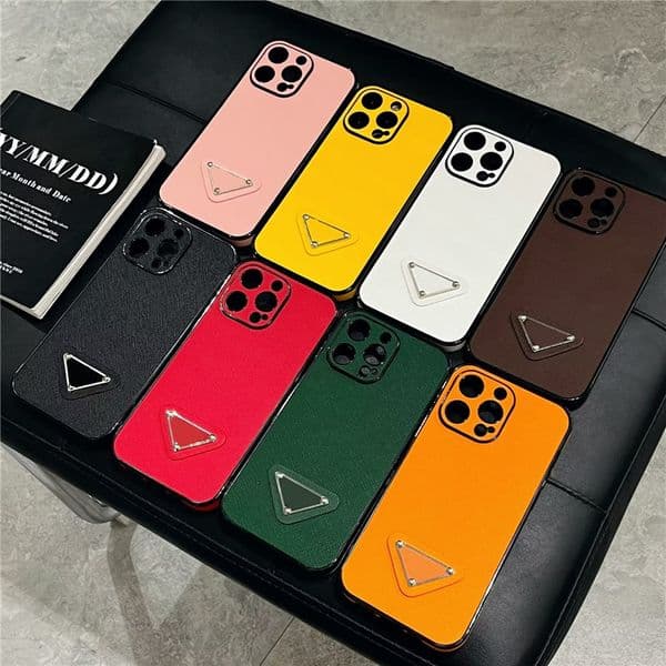 Top Designers Phone Cases For iPhone 16 Pro Max 15Plus 14Pro 13 12 11 P Designer Fashion Creative Cellphone Case Triangular nameplate Letter Mobile Shell Cover