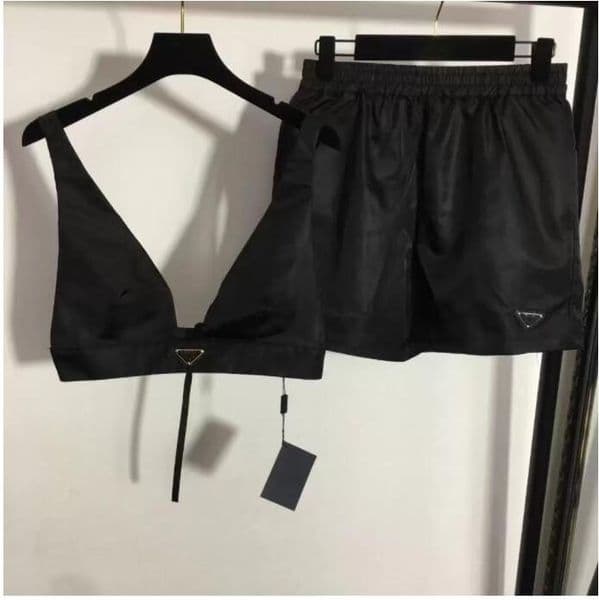 Tracksuits Women's Two Piece Pants Set With Triangle Metal V Neck Vest Mini Short Set Streetwear Fashion Crop Top 22ss New Tracksuit