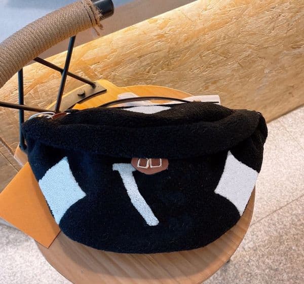 Designer Women fur Teddy Fanny Pack Bag Luxurys Designers Bags Paris Brand Lambswool Fur Plush Printed Crossbody Waist Handbags Woman Lambs