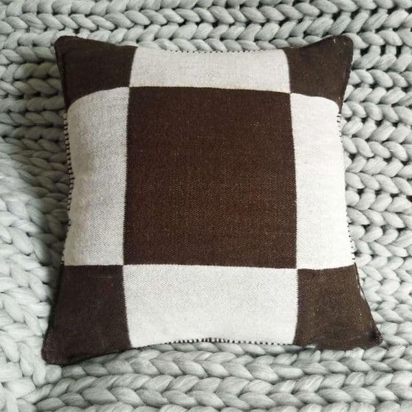 Pillow Case 2026 New Fashion letter pillow case cashmere designer pillowcase woven jacquard 4545cm 6565cm custom cushion cover sofa 26H0117