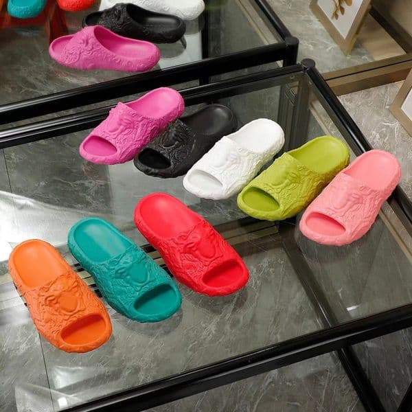 Slippers Classic Brand Foam Runner Women Slides New Designer Men Luxury Sandals Flat Heel Summer Outdoor Print Flip Flops Fashion Waterproof Letter Beach Shoes