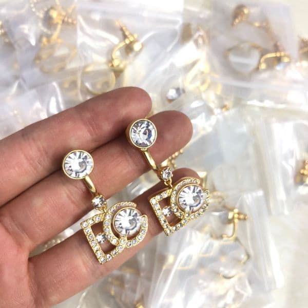 New Designed Studs Brass Crystal Diamonds Earrings Letters White Pearls Pendants Gold Plated Anti Allergy Women's Ear Clip Designer Je