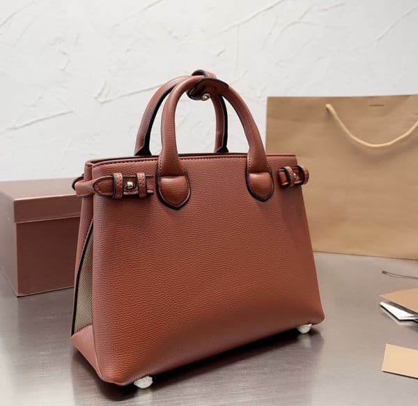 Designer bags Womens luxury handbag Large capacity shopping bag Classic style Letter shoulder bag Top leather lady temperament totes