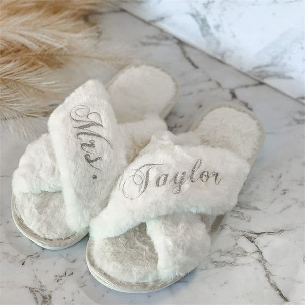 Other Event Party Supplies Personalized Cross Fluffy Slippers with Faux Fur Custom Bridesmaid Gifts Bridal Shower Wedding Bachelorette Party Warm Slippers 221006