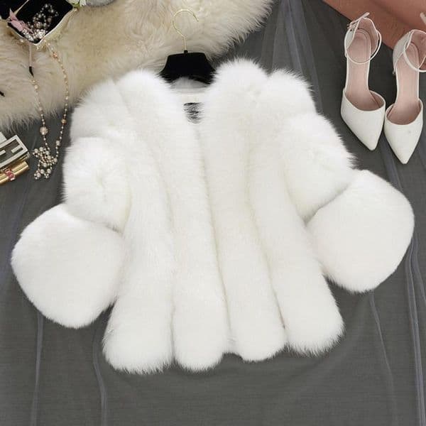 2022 women Designer Coat Fashion Artificial Fur overcoats 3/4 Sleeve Fluffy Faux Fur Short Thick overCoats Furry Fur Coats Women
