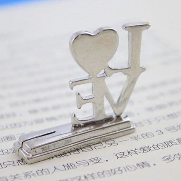 Wholesale Creativity Silver LOVE Card Holder Files Wedding Table Seat Number Holders Love Desktop Photo Cards Clip Party Tables Decor Tarjetero LOVE Plateado