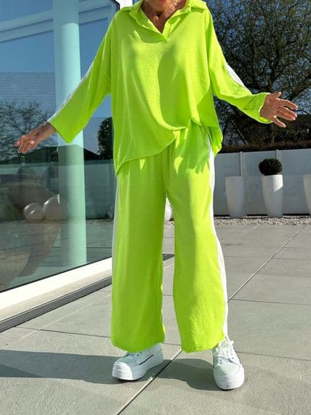 Autumn New Sports Suit For Women Contrasting Striped Lapel Long Sleeves Fashionable Casual Loose Wide-leg Pants Two-piece Set R250901BJ