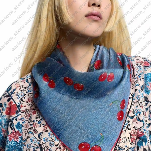 Women Silk Designer Scarf Cherry Square Scarf Blue White Cherry 90cm Denim Blue Scarves Shawl Head Wrap Silks Headband Bag Ornament Scarf