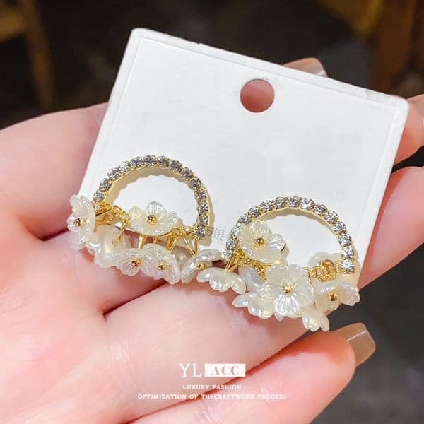 Golden Circular Drop Earrings With Crystal White Floral Detail Elegant Romantic Style Perfect For Daily Wear Special Occasions Gift For Her High Z260509