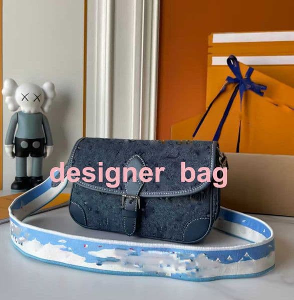 luxury bag A classic and fashionable shoulder bag with cow leather trim designer bag