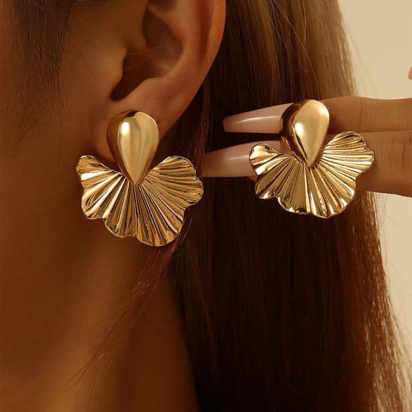 KMVEXO Punk Party Vintage Geometric Stud Earrings for Women Apricot leaves Trendy Ear Jewelry Accessories Gif 250908BJ