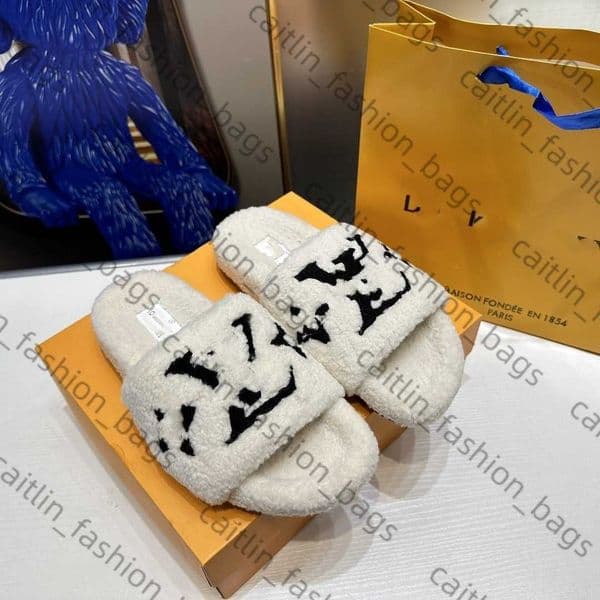 Furry Slippers for Women Outdoor Wear Flat Lightweight Sheepskin Furry Integrated Slippers Fast Shipping H250908