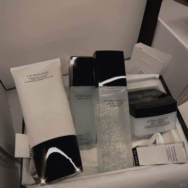 Camellia 4-Piece Skincare Sample Set Features 40ml Toner 30ml Lotion 20ml Cleanser 5ml Cream To Moisturize Soothe And Care For Skin