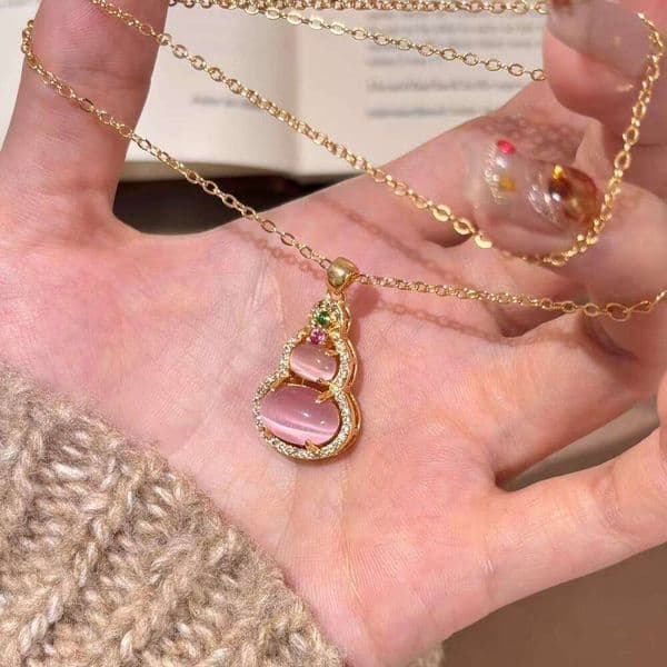 New Chinese Style Pink Chalcedony Gourd Necklace with Zircon Inlay Versatile Elegant Luxurious Design Niche Collarbone Chain