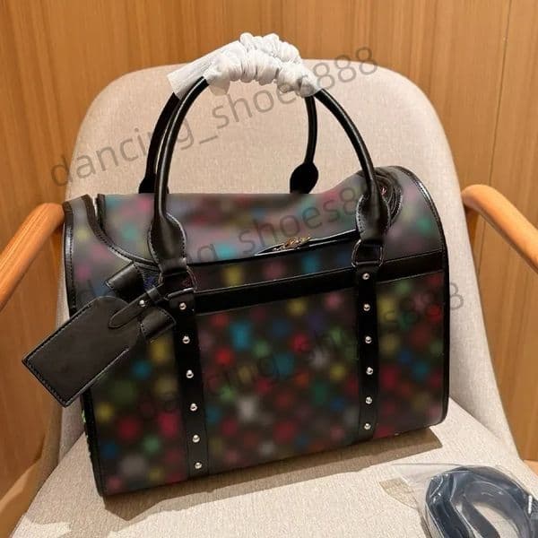 Luxury designer pet carrier suitable for small pets dog carrying bags fashionable cat Chihuahua French bulldog Pomeranian dog accessories w1