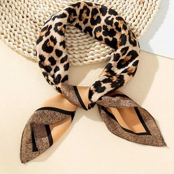 Classic Wen Leopard Print Scarf Fashionable Bandana Thin Breathable Sun Shawl Elegant Style Windproof Wrap Square Scarves X250912