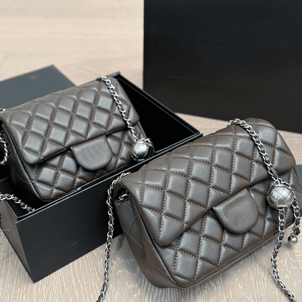 Retro flip cover small square bag fashionable silver ball chain commuter bag classic diamond-patterned bag luxury designer bag women's shoulder bag high-end handbag