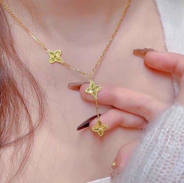 Gold-Plated Jewelry CNC Fish Scale Four-Leaf Clover Necklace Pendant Long-Lasting Bracelet for Women Light High-End Clavicle Chain