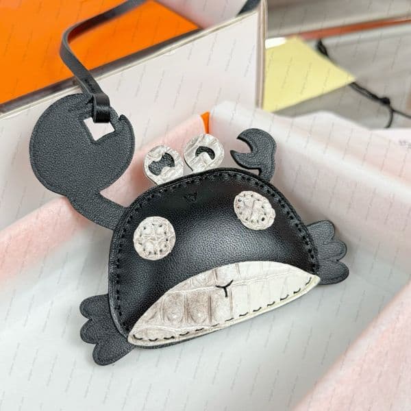 Desiogner Crab Bag Charm Keychains Women Purse Charm Aaccessories Cute coated Leather crab Lanyards Men Christmas Phone Straps Charms keychain high quality