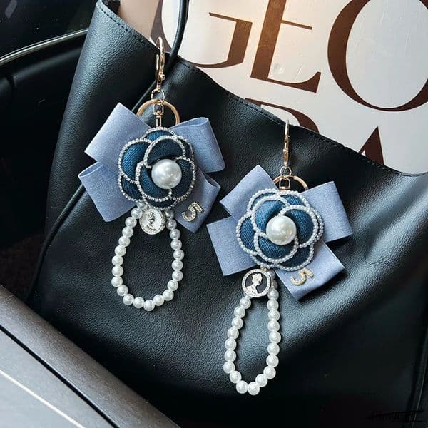 Denim Patchwork Camellia Designer Charms Braided Black White Bracelet Keyring Luxcury Pearl Chain Bag Key Accessory ddmyDay