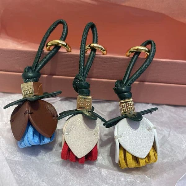 High Quality Leather Keychain Classic key Chain Luxury Designer Keyring Cute bag charm for women or girl Christmas gift nice L260330