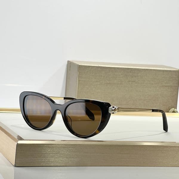 Designer Sunglasses For Men Women 40067 Catwalk Fashion Avant-Garde Goggles Style Anti-Ultraviolet Popularity Triangle Acetate Full Frameless Glasses Random Box