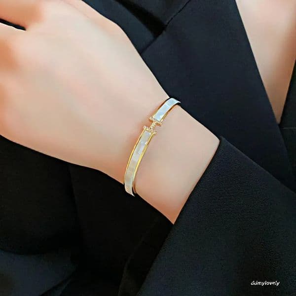 Fashionable birthday jewelry gift gold letter shaped bracelet with accent, give her high-quality and unique accessory ddmylovely