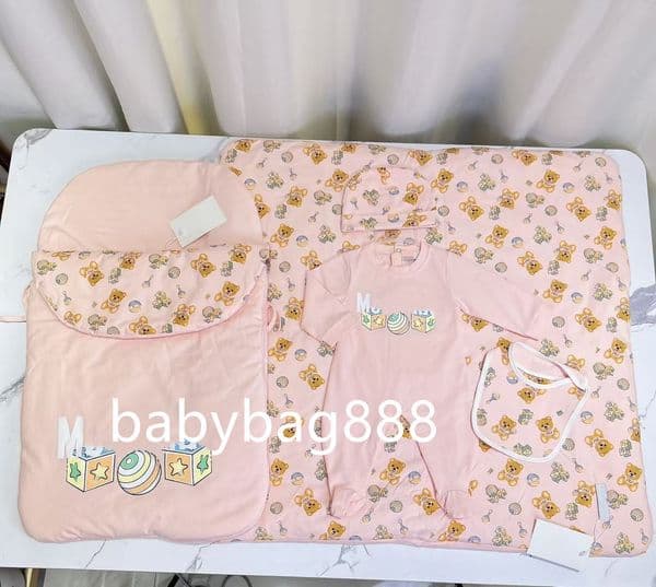 Brand Newborn Jumpsuits Top Quality Toddler Clothes Size 52-80 CM Baby Five Piece Set Bodysuit Hat Bib Blanket Embrace And Quilt A1