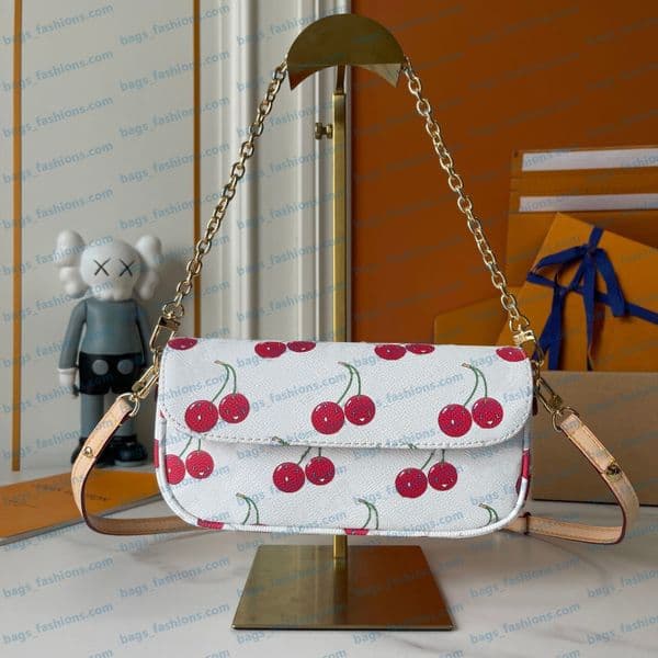 Luxury Designer Bag Fashionable Women's Shoulder Bag Retro Printed Bucket Bag High-Quality Leather Handbag Armpit Bag High-End