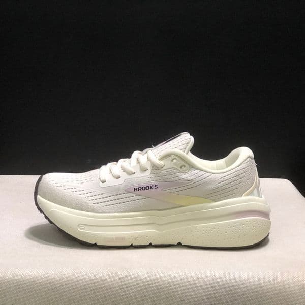 Designer Mens Casual Running Shoes Brooks Cascadia 17 Adrenaline 24 Womens Sport Trainers Light Mesh Marathon Sneakers For Couple Chaussure Free Shipping