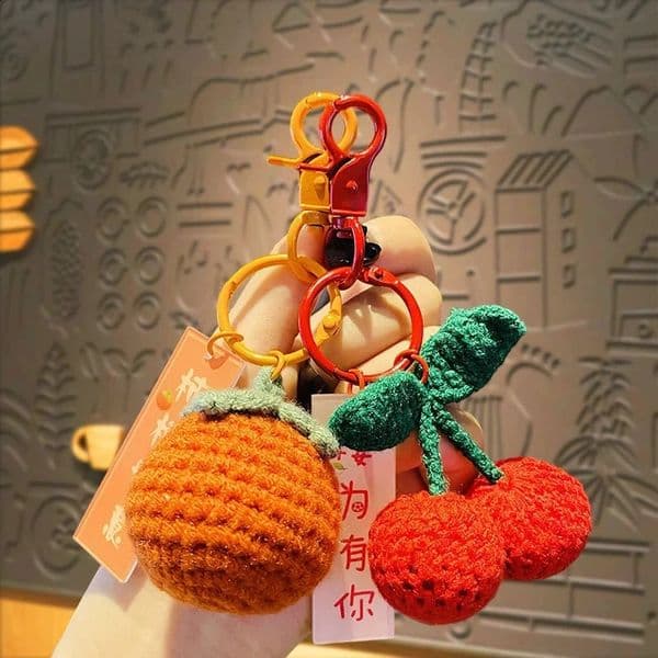 Plush Crochet Pendant Keychain Cartoon Hand Woven Persimmon Apple Suitable for Couples Bag Keychain Pendant Accessories 250919BJ