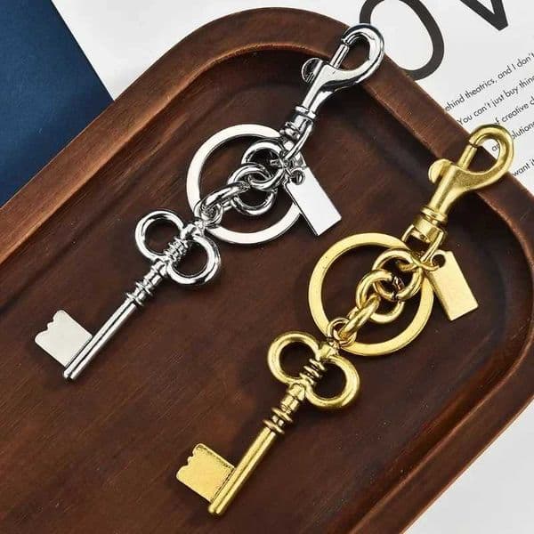 New metal bag key chain personalized key design key ring key pendant bag accessory Z250920