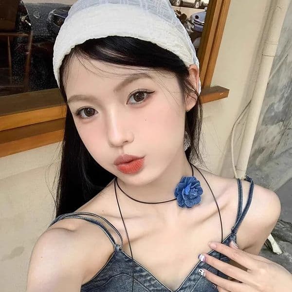 Camellia neckband with blue rose strap necklace, a neck chain adorned with a denim skirt accessory, featuring a niche design.