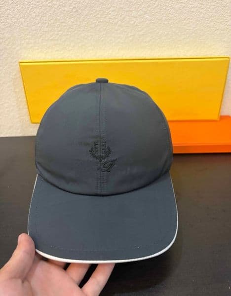 Premium Classic Baseball Cap soft cotton twill for superior comfort Features an adjustable snapback closure and pre-curved brim for perfect fit z3