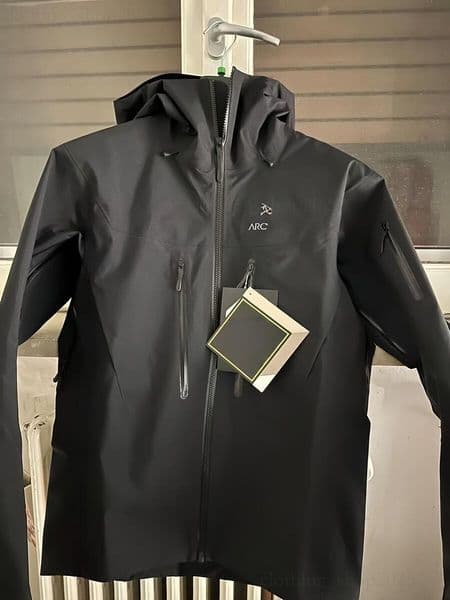 High Quality Mens Designer Lightweight Hood Windbreaker Hard Shell Waterproof Outdoor Sports Versatile Couple Fashion Travel Hiking Climb Goretex Jackets