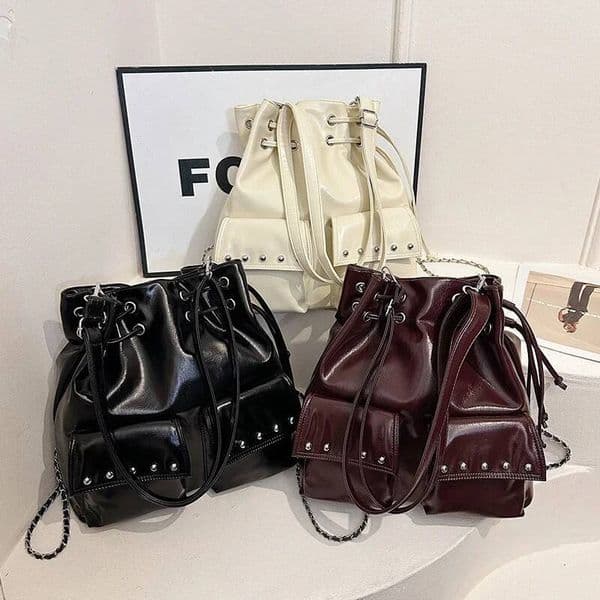 High Quality Fashionable Glossy PU Shoulder & Crossbody Bags Solid String Chains Rivet Personality Backpacks for Women New high-quality