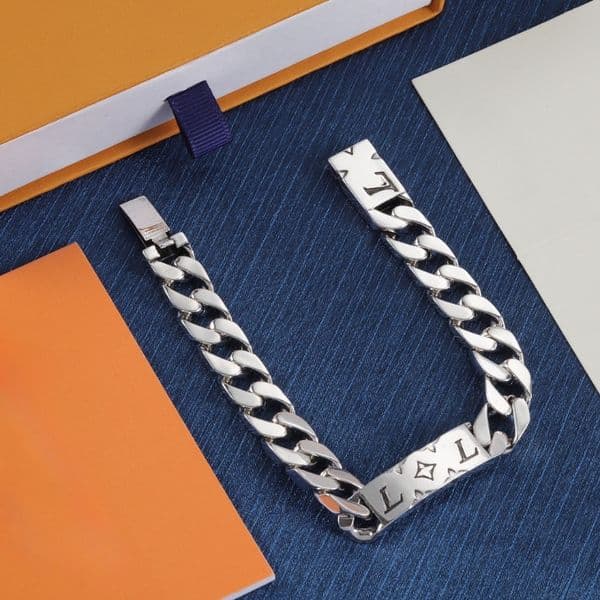 Designer Titanium Steel Bracelet Unisex Bracelet Fashionable Cuban Print Letter Bracelet Holiday Gift Couple High-quality Heavy-duty Bracelet