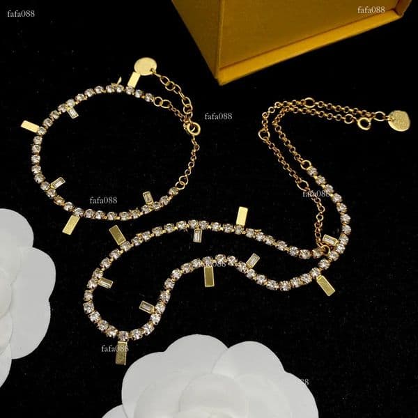 Micro Inlays Crystal Embellishment Designer Necklace Bracelet Sets Women Engraved F Initials Letter Settings 18K Gold Jewelry Birthday Festive Gifts 980