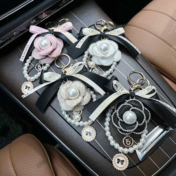 Luxury Designer Chain for woman For Man Traditional Glitter Clover & Camellia Woman Necklace Keychains Lucky Wedding Accessories Gifts Guests Crystal Free Shipp