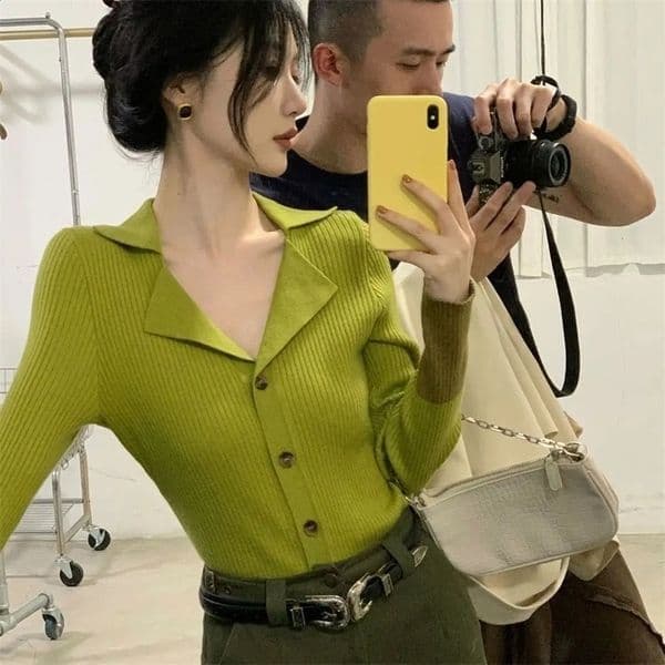 Retro polo neck long sleeved knitted cardigan wool sweater for womens autumn ultra-thin sweater jacket simple and fully matched top-level T-shirt 241203