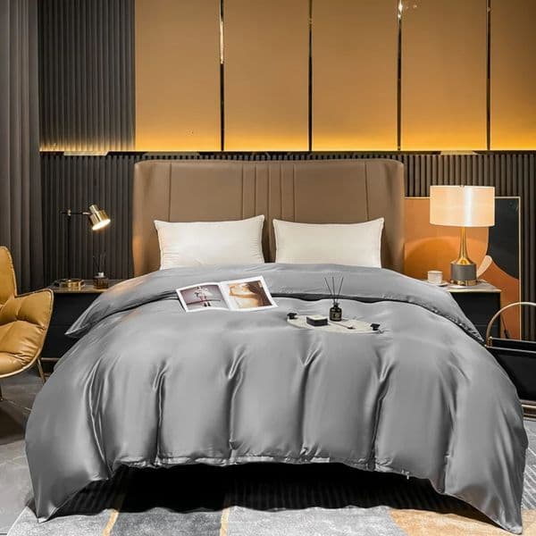 Natural Mulberry Silk Duvet Cover Comfortable Solid Color Quilt Single Double King Size Comforter Soft Skin Friendly 240506