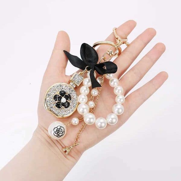 Fashion Elegant Perfume Bottle Keychain For Women and Girls BowKnot Faux Pearl Cute Handbag Key Chain Car Creative Gift White D250924