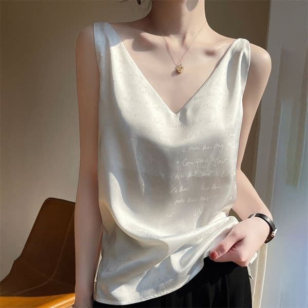 Camisoles Tanks Summer Ladies V-neck Silky Elegant Sleeveless Tank Top Basic Solid Satin Sexy Faux Silk Chic Top Short Fashion Camisole 230518