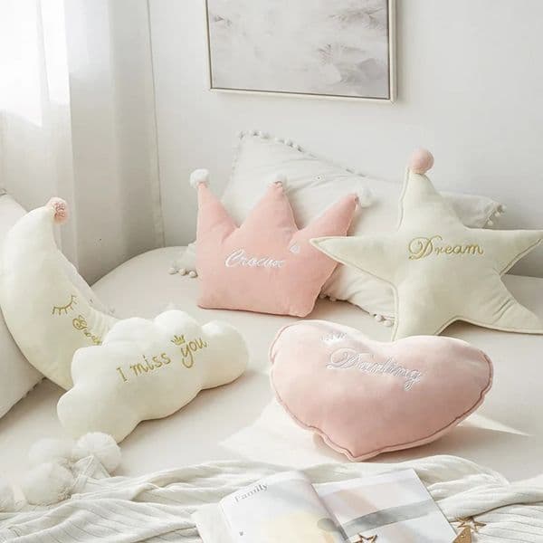 Japanese Fengyun Sofa Pillow Cute Bedside Decoration Crown Pillow Coral Fluffy Pillow Soft and Comfortable Decoration 241202