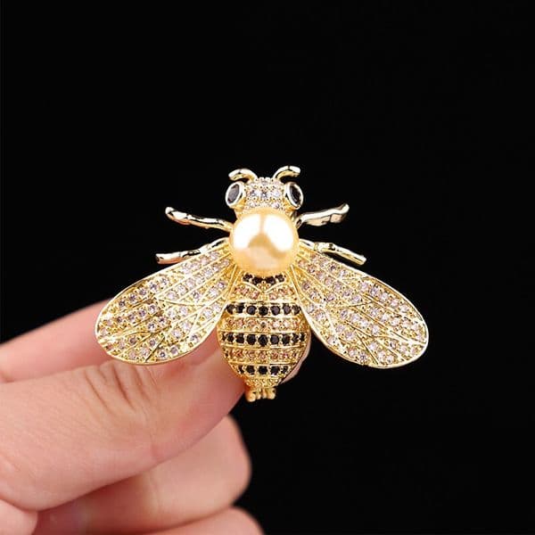 Bee for Women High-end Brooch Korean Elegant Badge Decorative Pin Creative Versatile Clothing Accessory