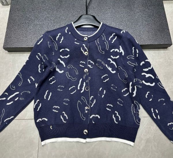 Luxurious Autumn/Winter Letter-Patterned Sweater Designed For Ladies