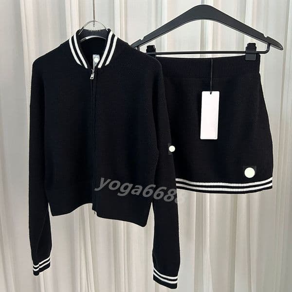 Yoga short skirt shorts Womens jakets knitwear Designer Jacket Comfortable Nude Anti glare Tennis Quick Dry Breathable Yoga Loose Casual Sports Skirt